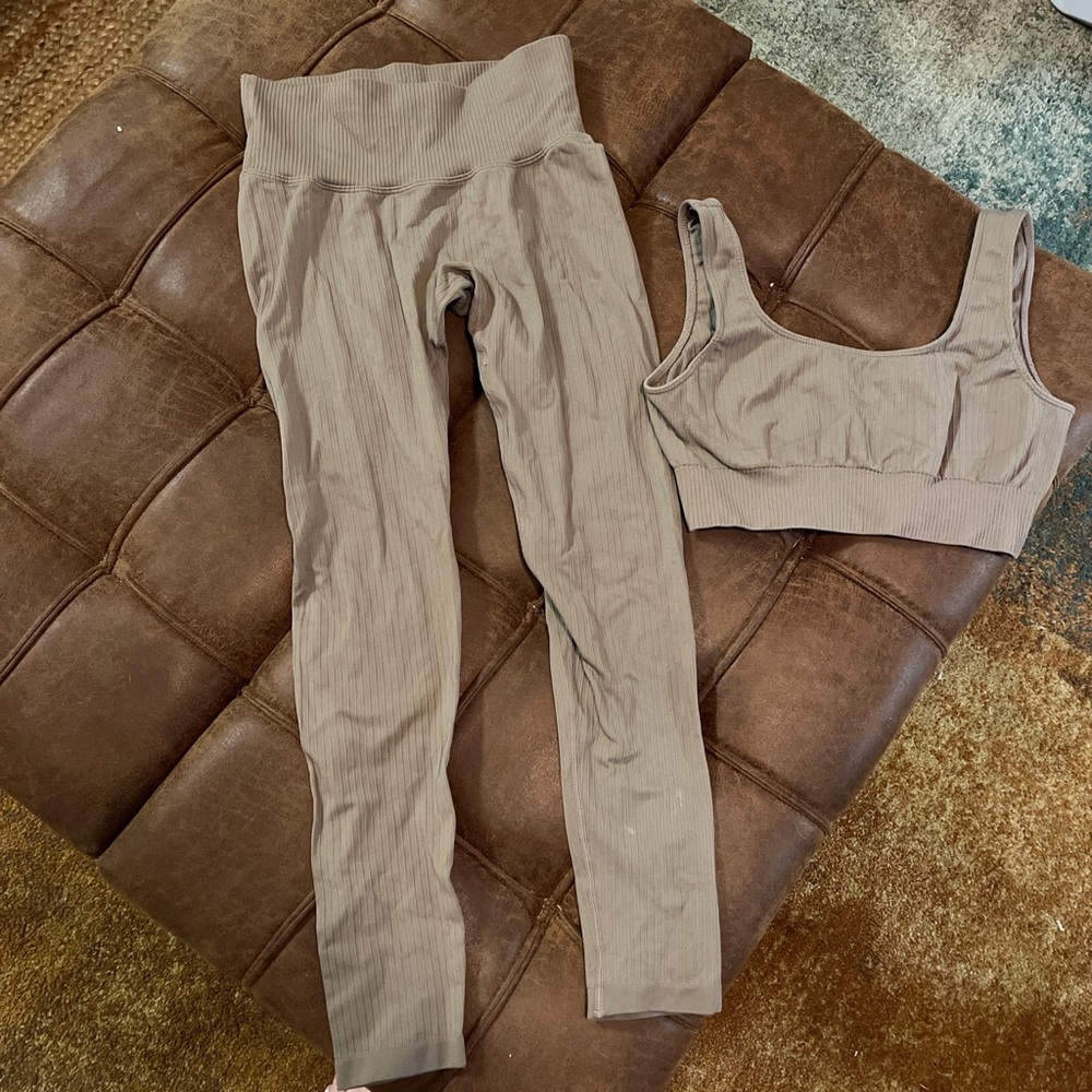 Ribbed Workout Set - Leggings and Sports Bra